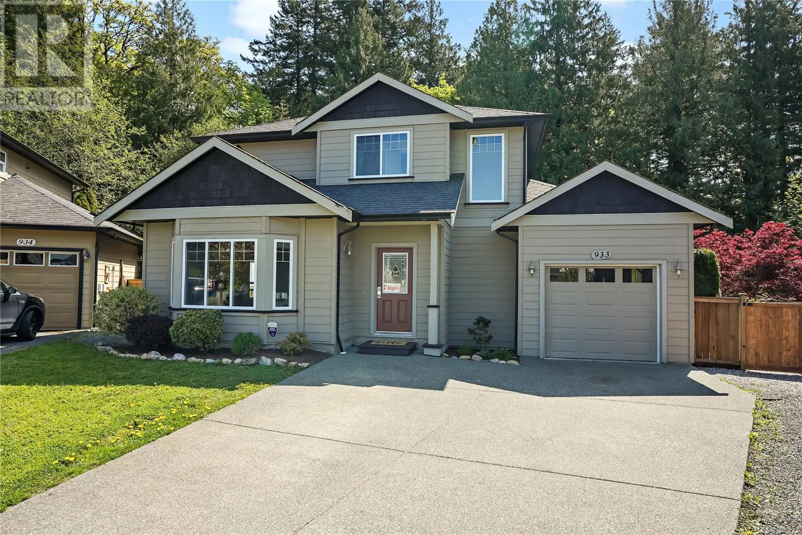 933 Thrush Pl