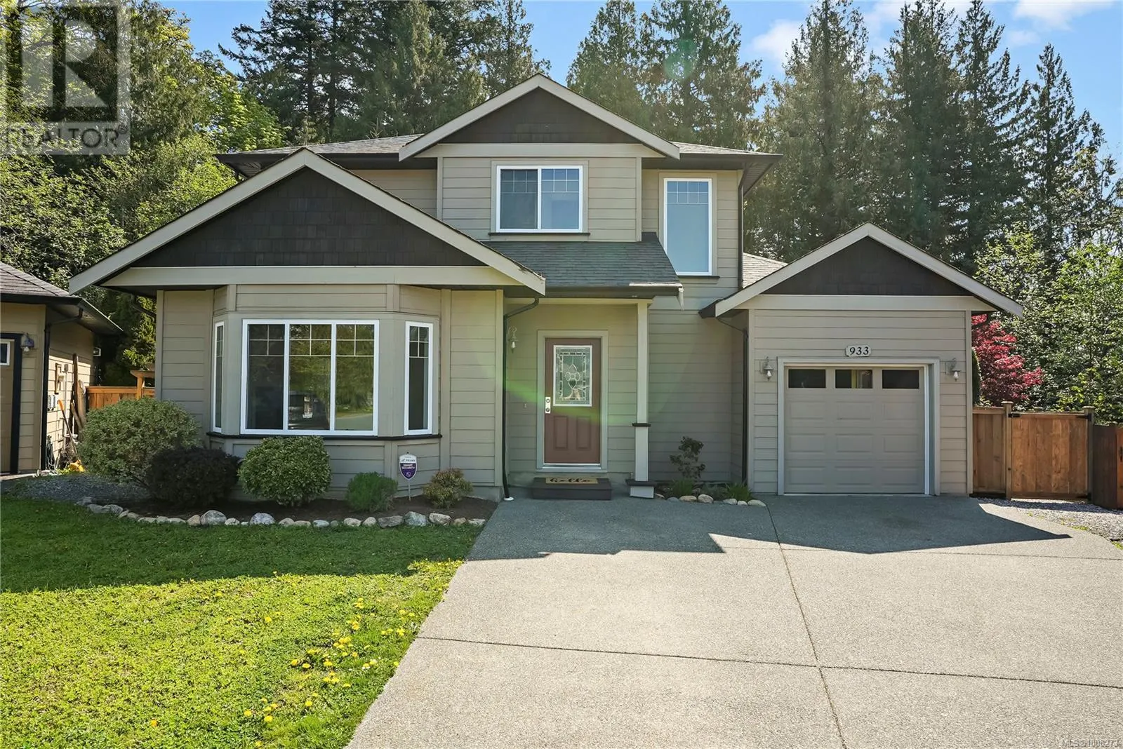 933 Thrush Pl