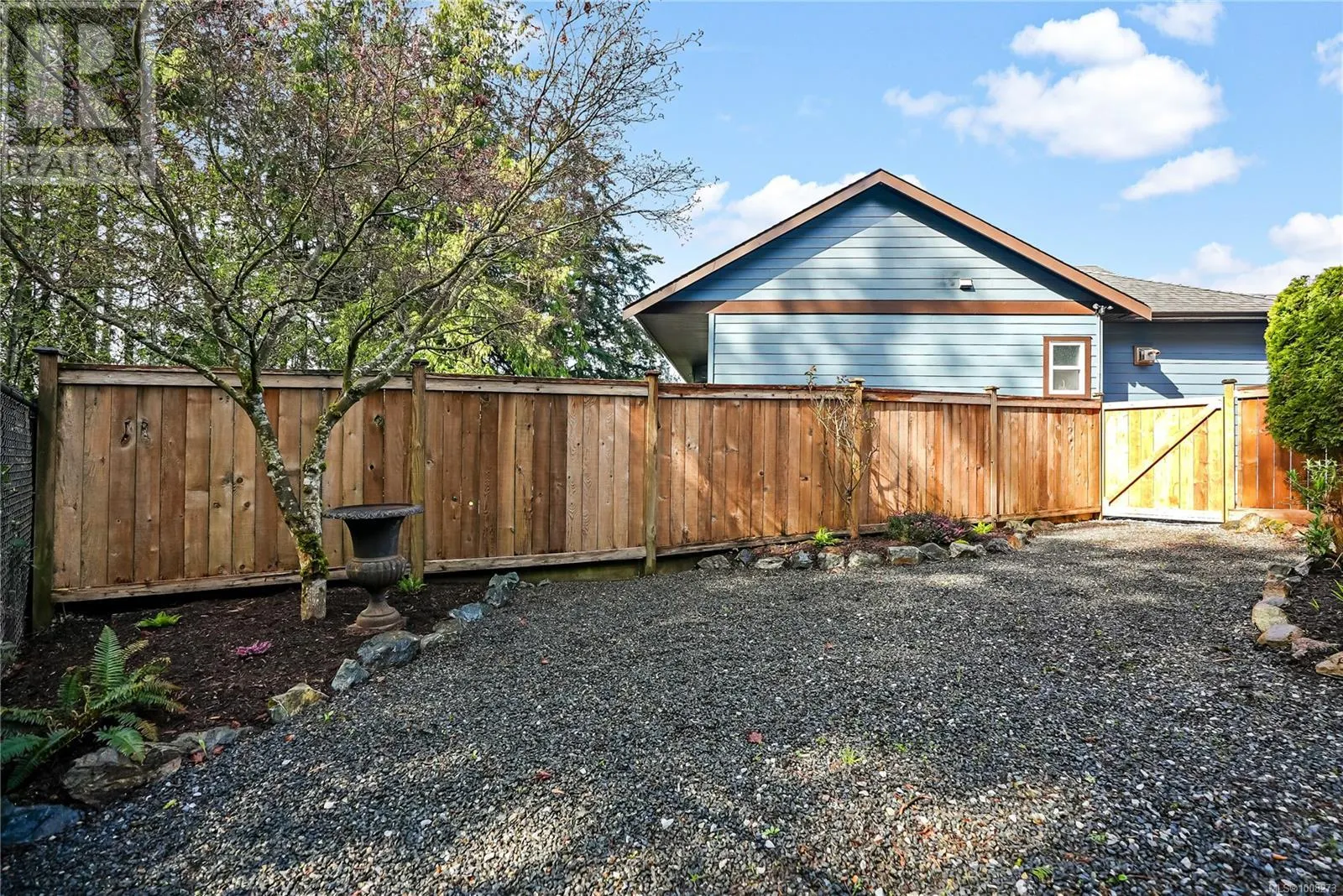 933 Thrush Pl