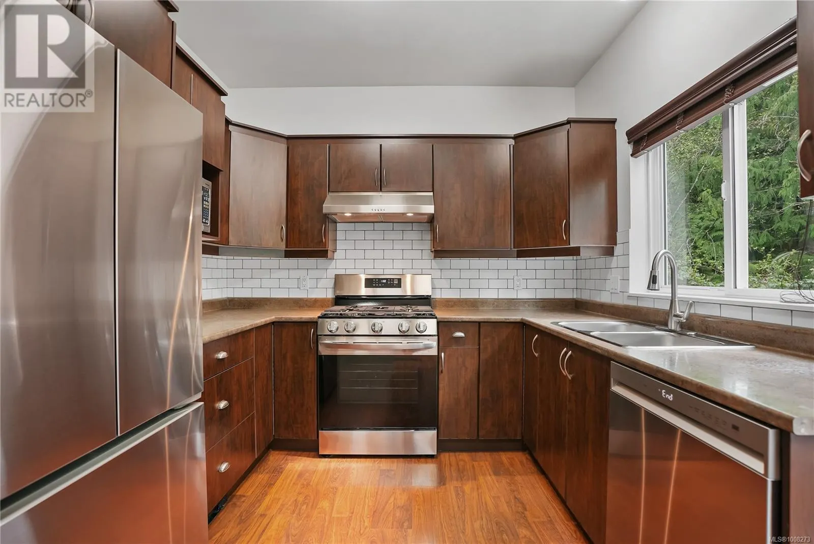 933 Thrush Pl