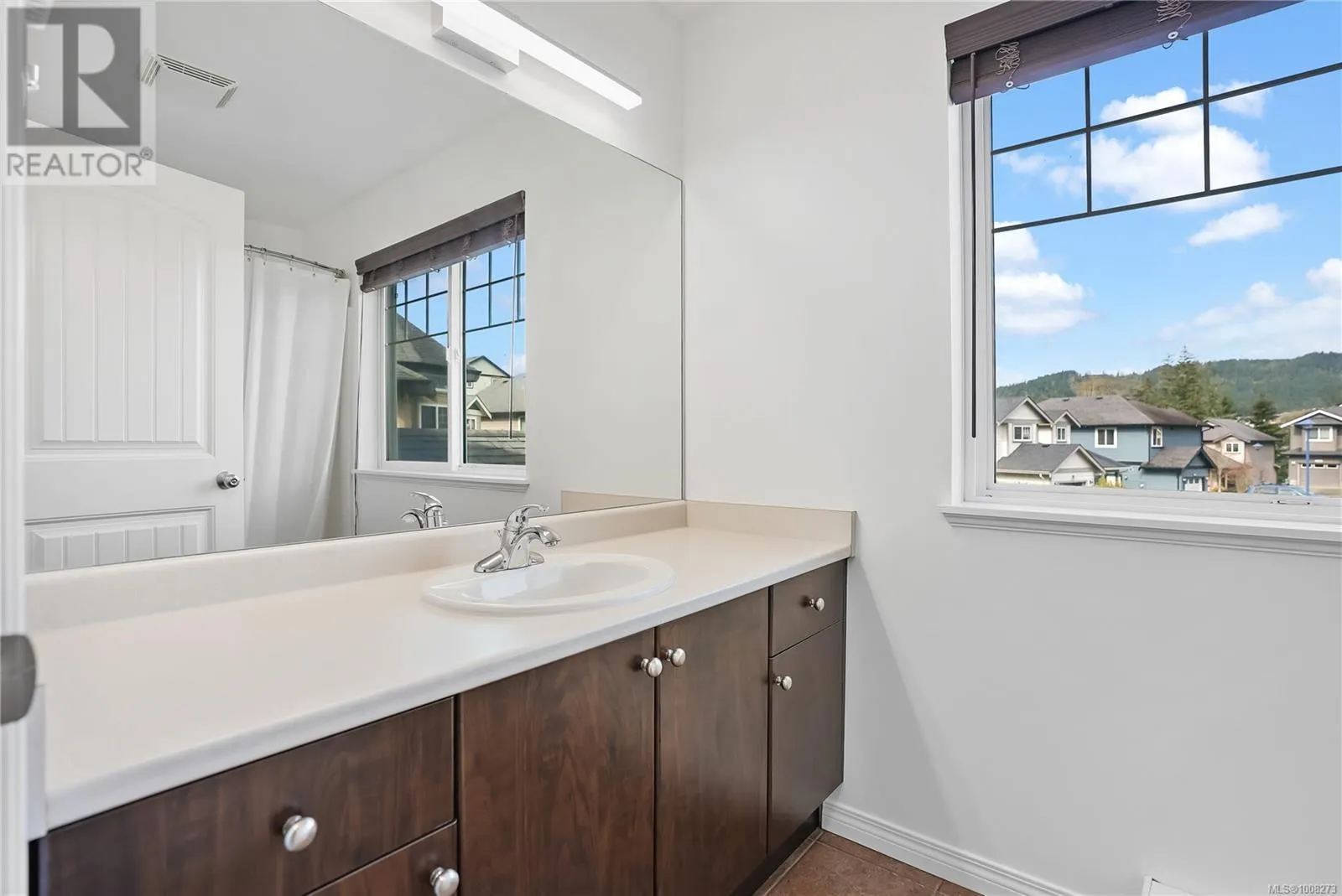 933 Thrush Pl