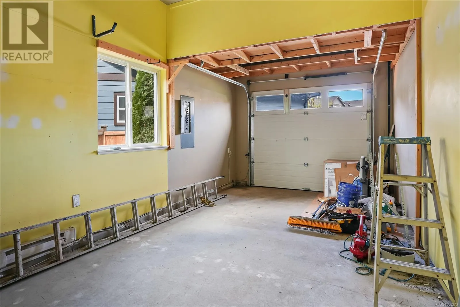 933 Thrush Pl