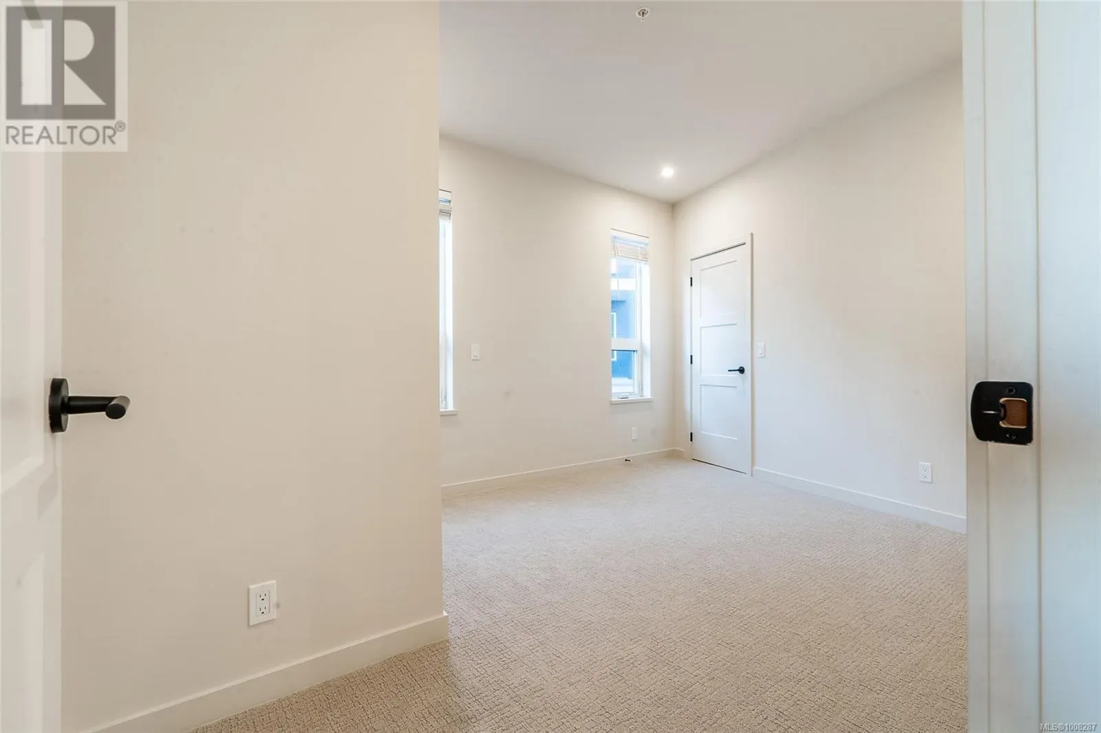 510 958 Pharoah Mews