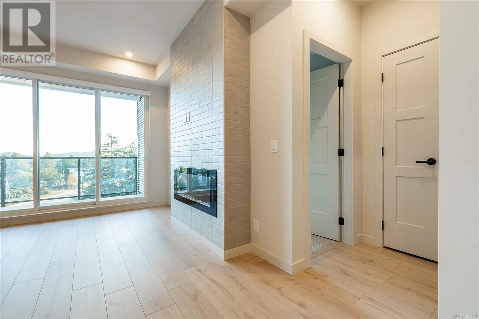510 958 Pharoah Mews