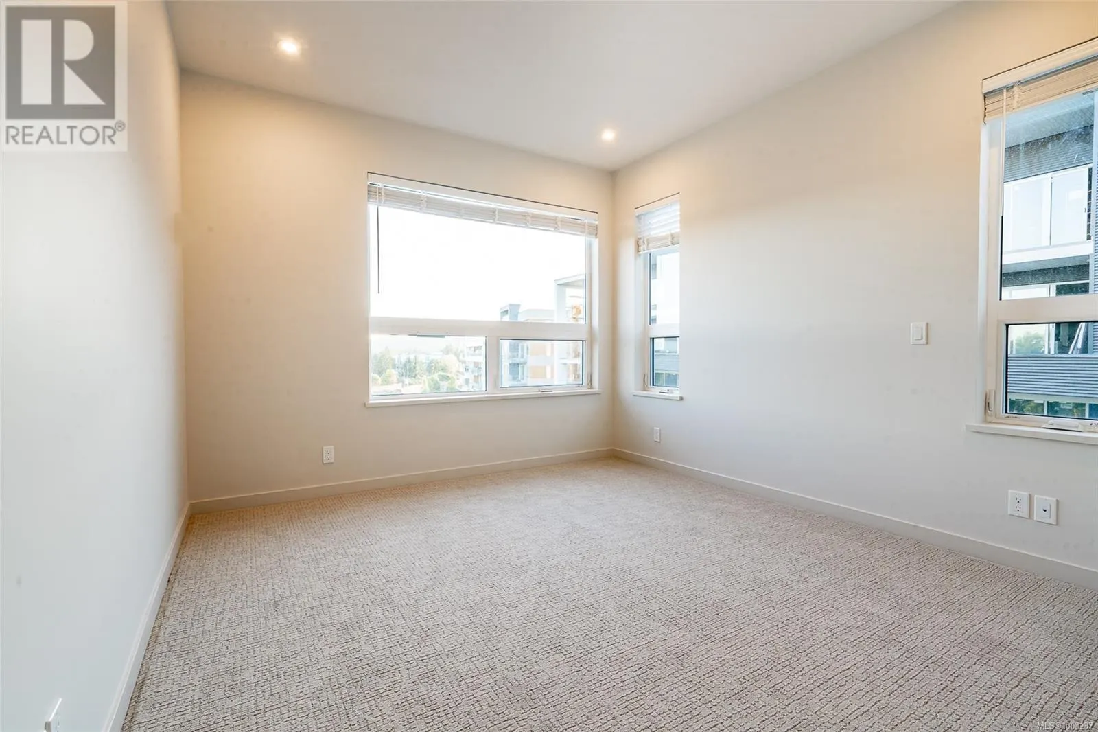 510 958 Pharoah Mews
