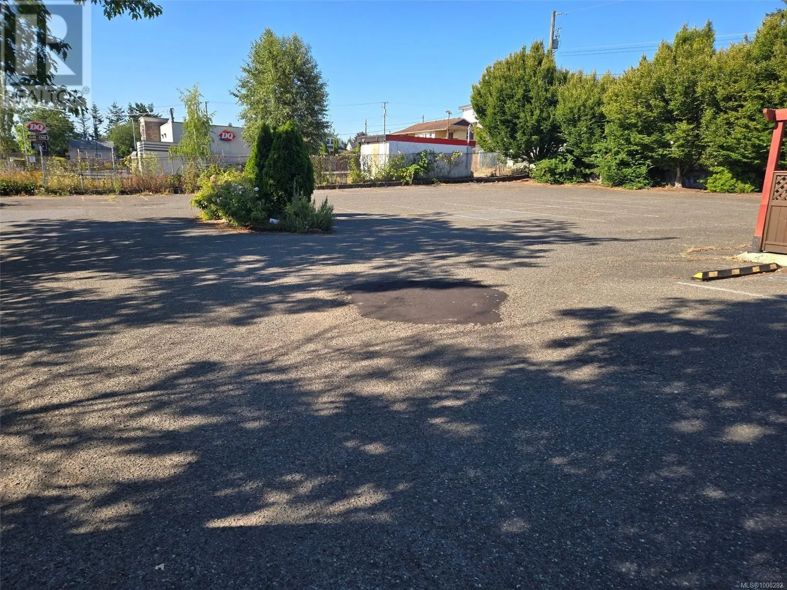 240 Nicol St