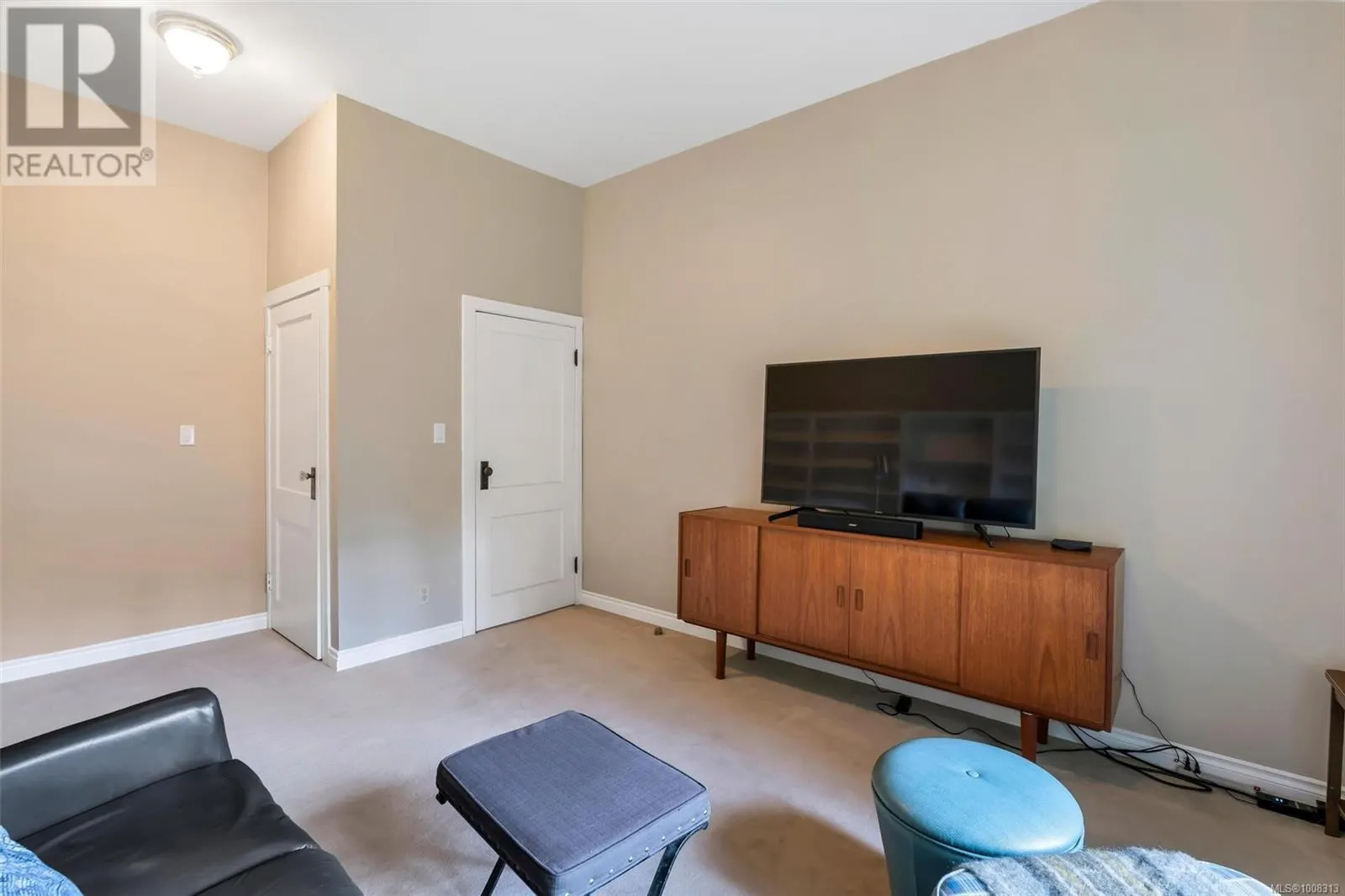 4758 Fairbridge Dr