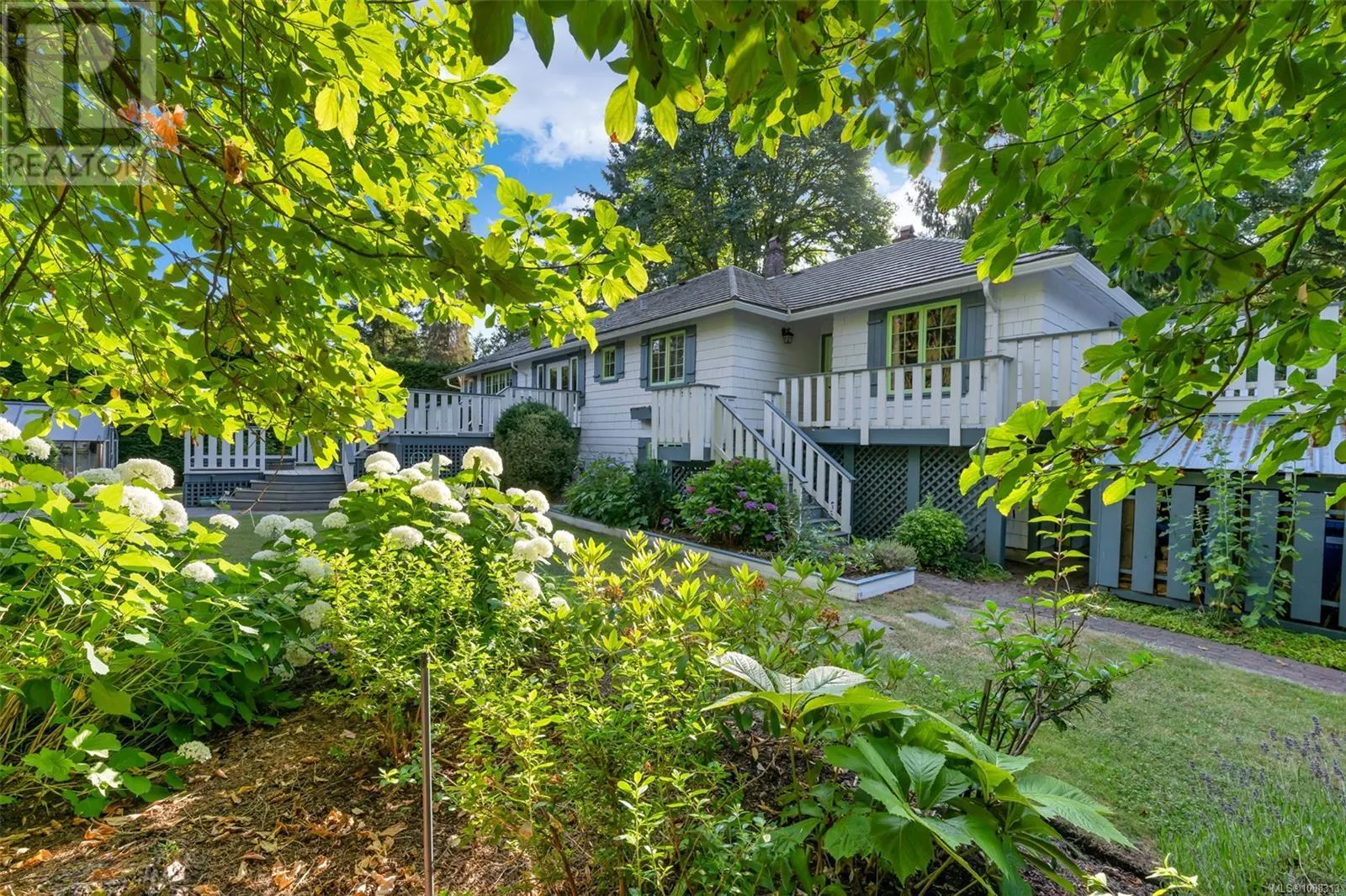 4758 Fairbridge Dr