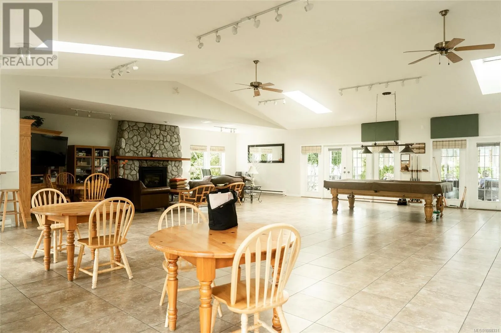 3847 Maplewood Dr