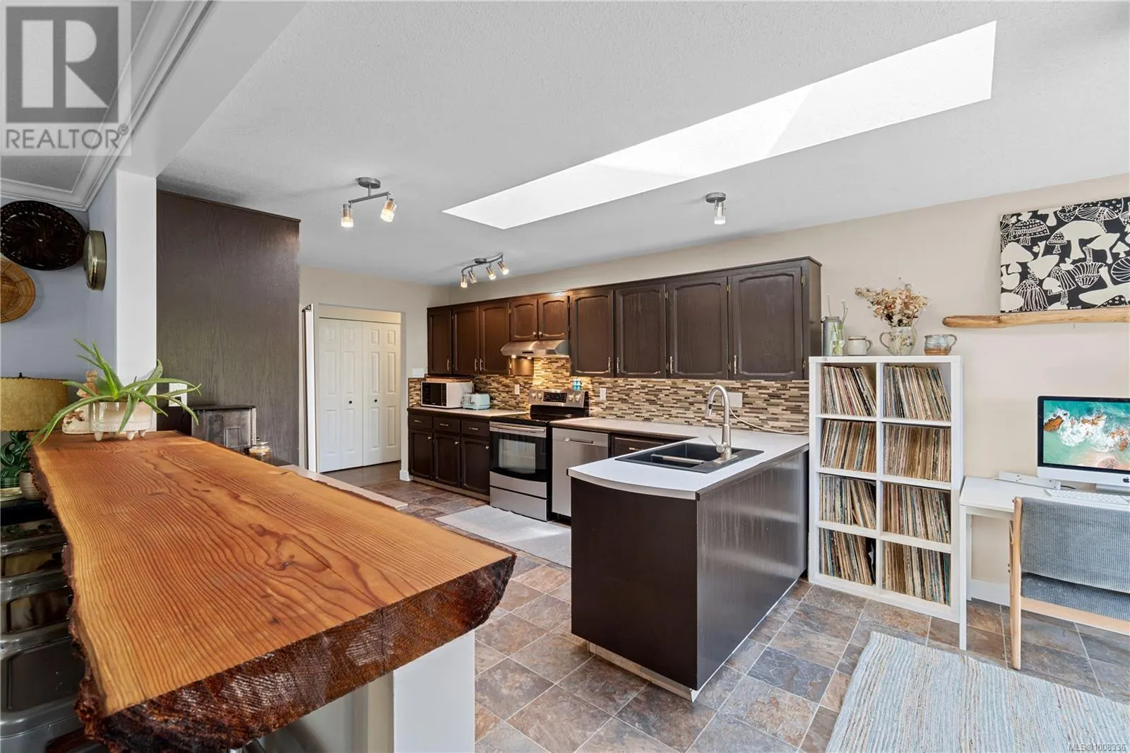 667 Tamarack Dr