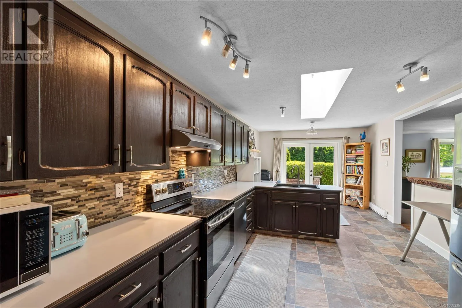 667 Tamarack Dr