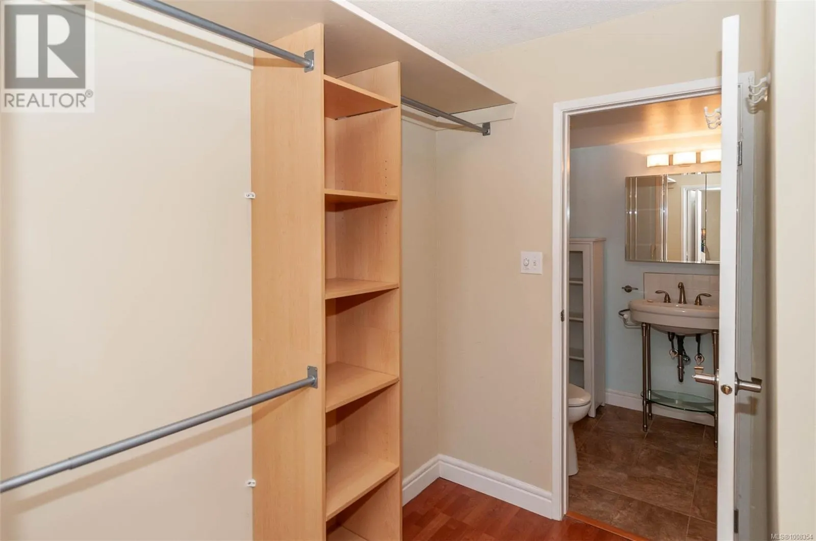 302 1024 Fairfield Rd