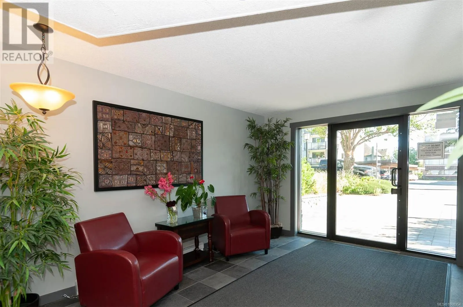302 1024 Fairfield Rd