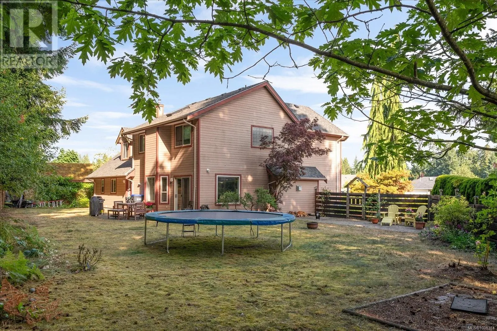 749 Redwood Dr