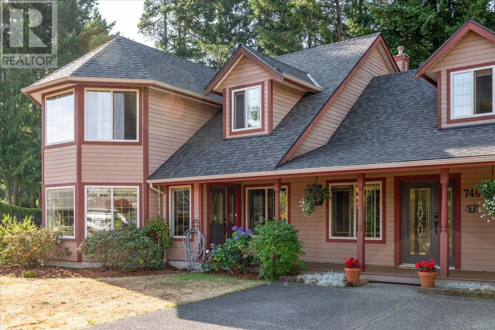 749 Redwood Dr