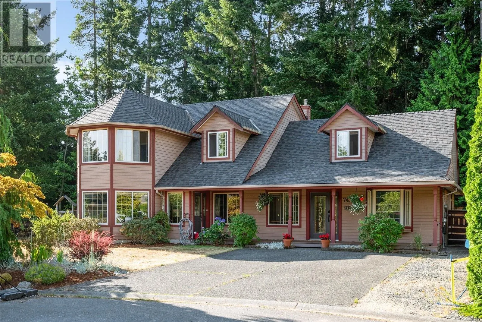 749 Redwood Dr