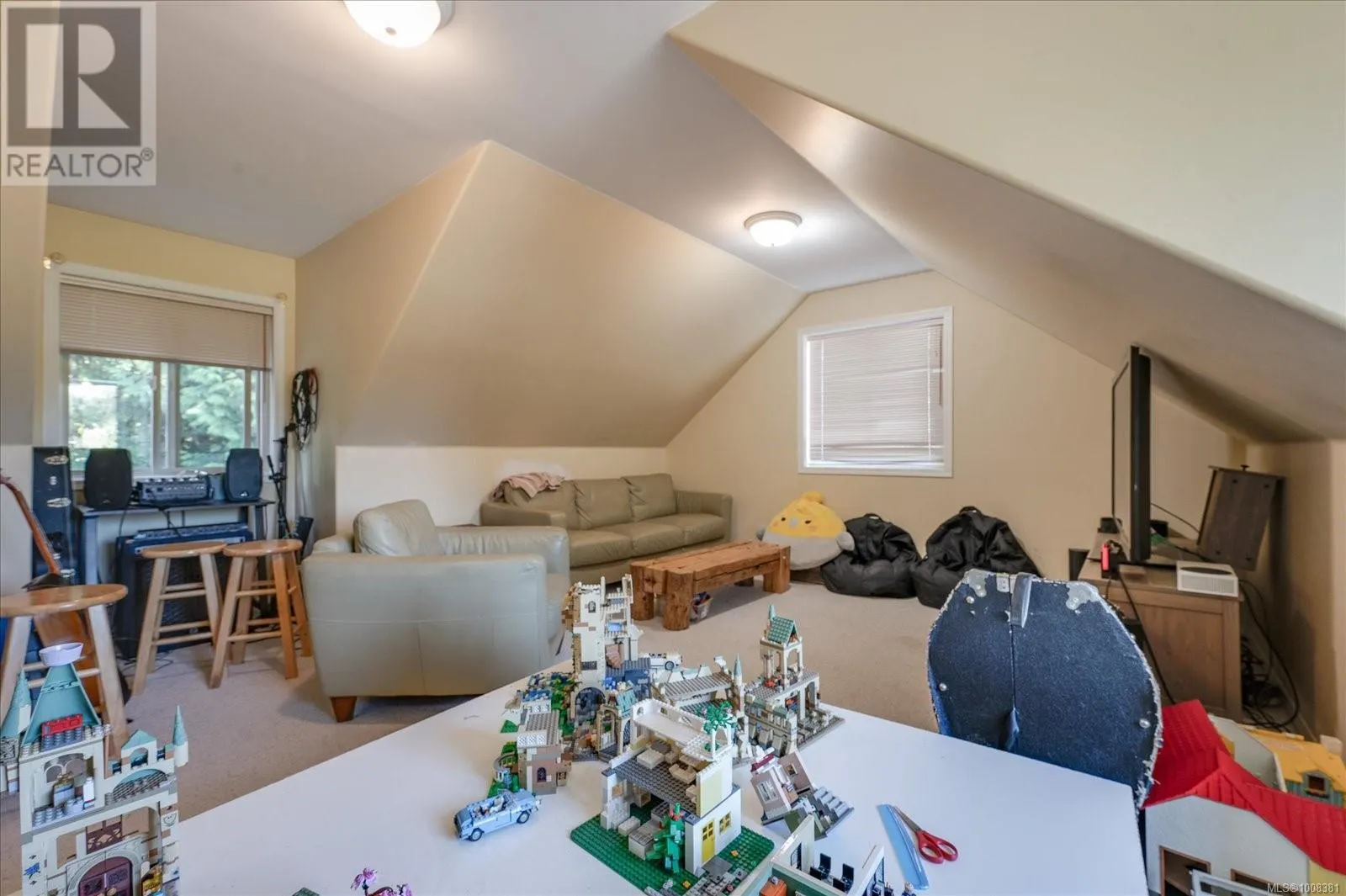 749 Redwood Dr