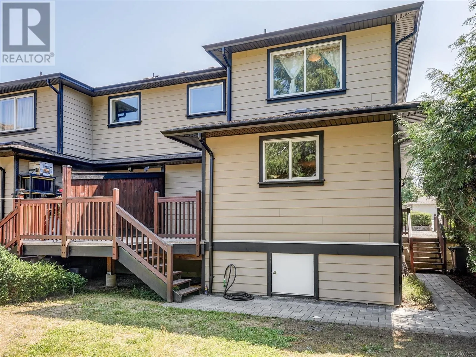 1026 Tillicum Rd