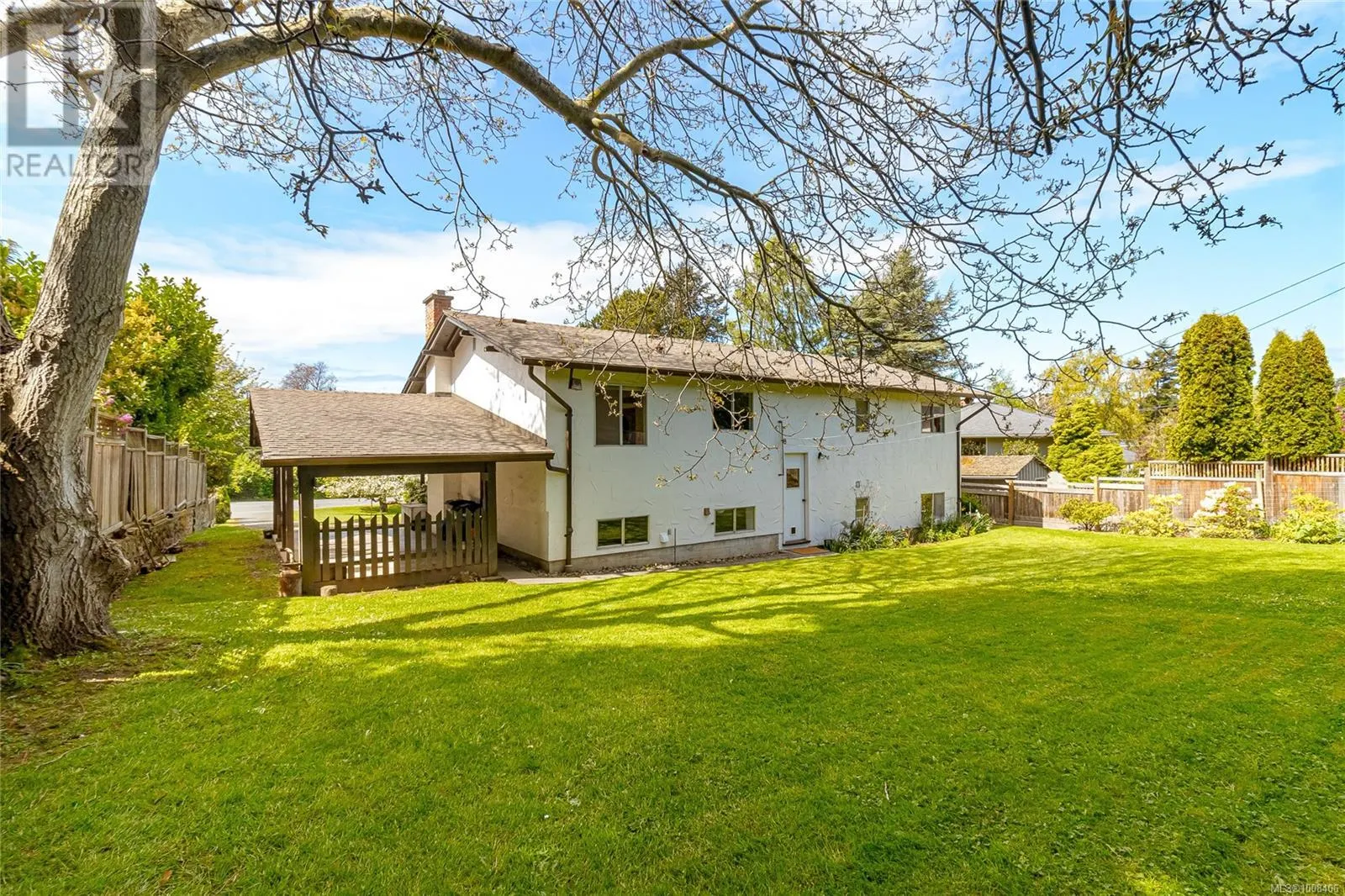 3928 Cadboro Bay Rd