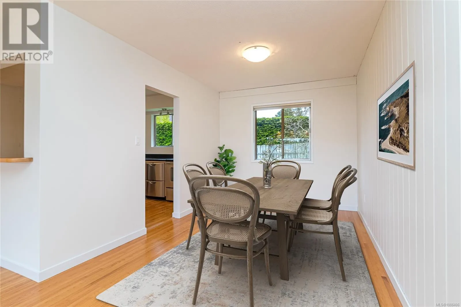 3928 Cadboro Bay Rd