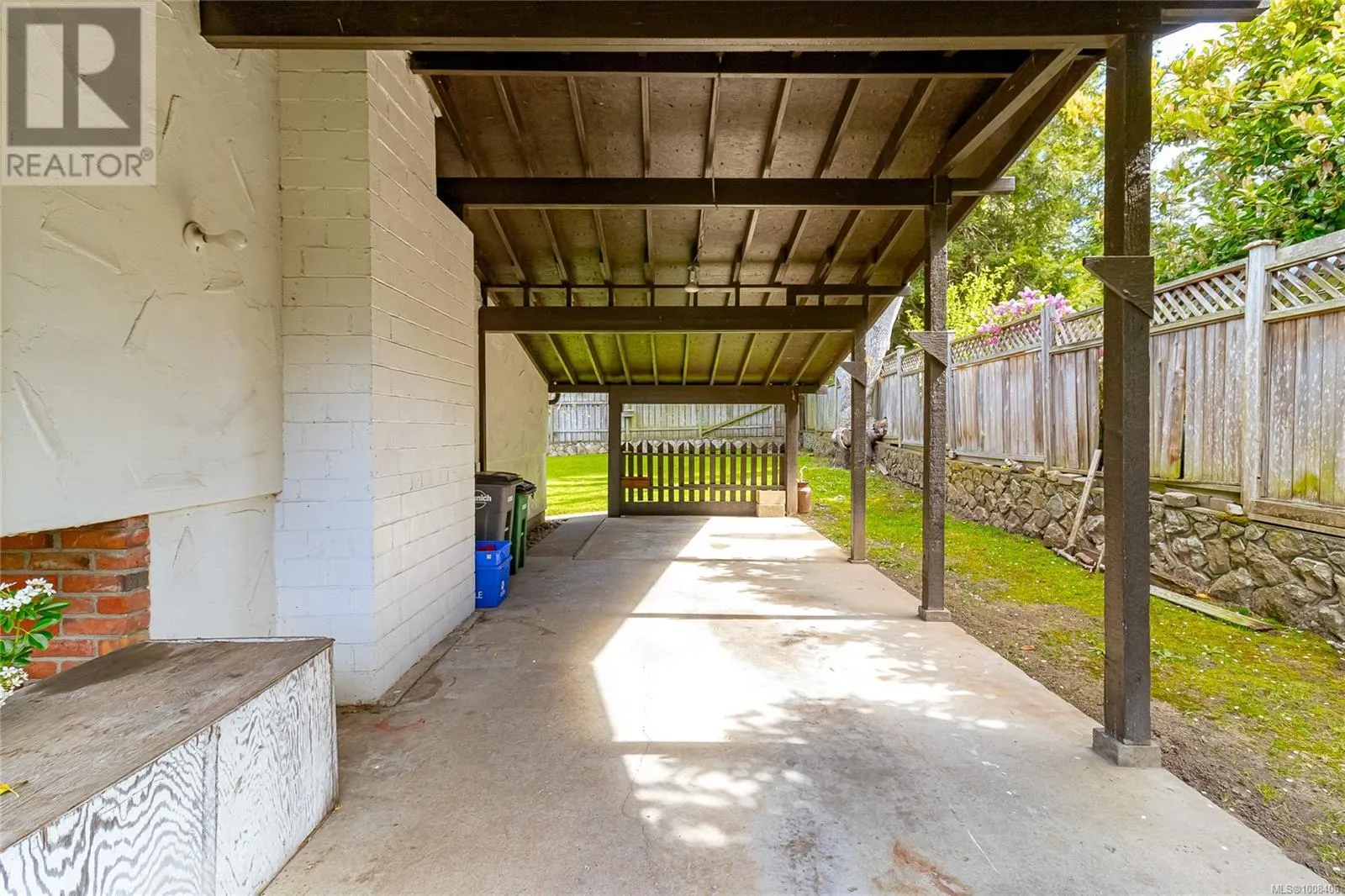3928 Cadboro Bay Rd