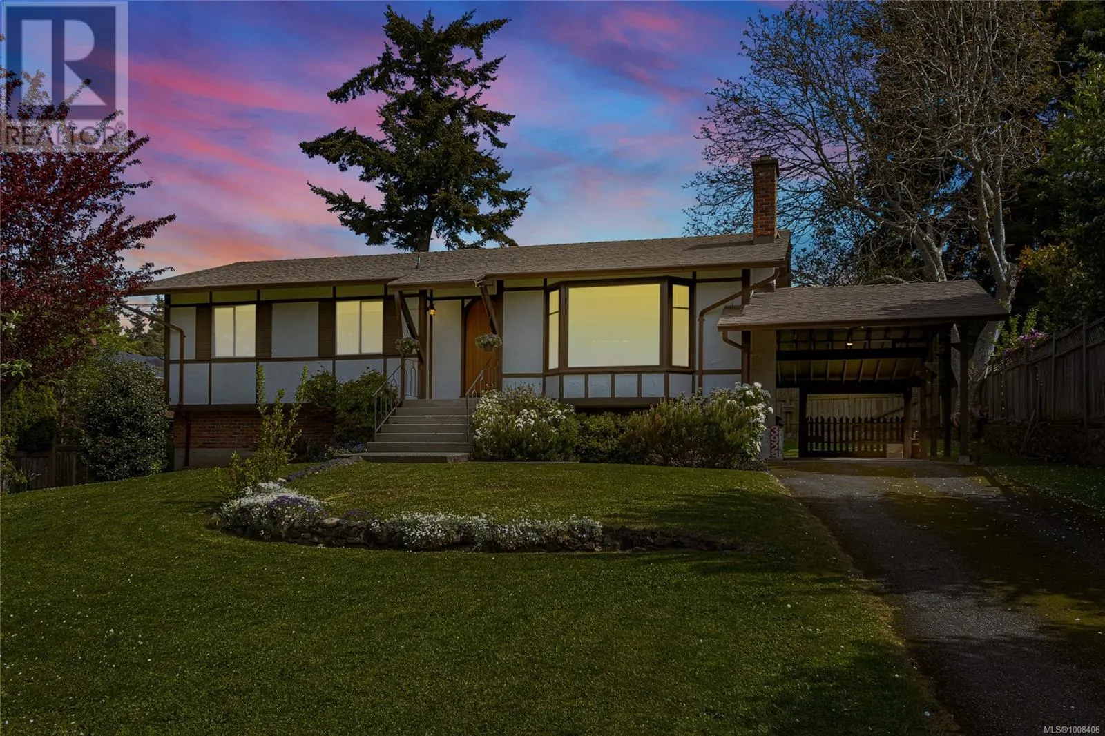 3928 Cadboro Bay Rd