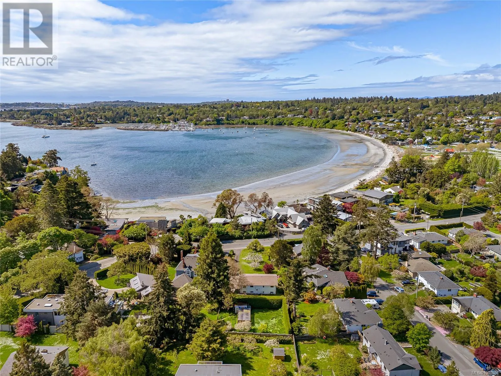 3928 Cadboro Bay Rd