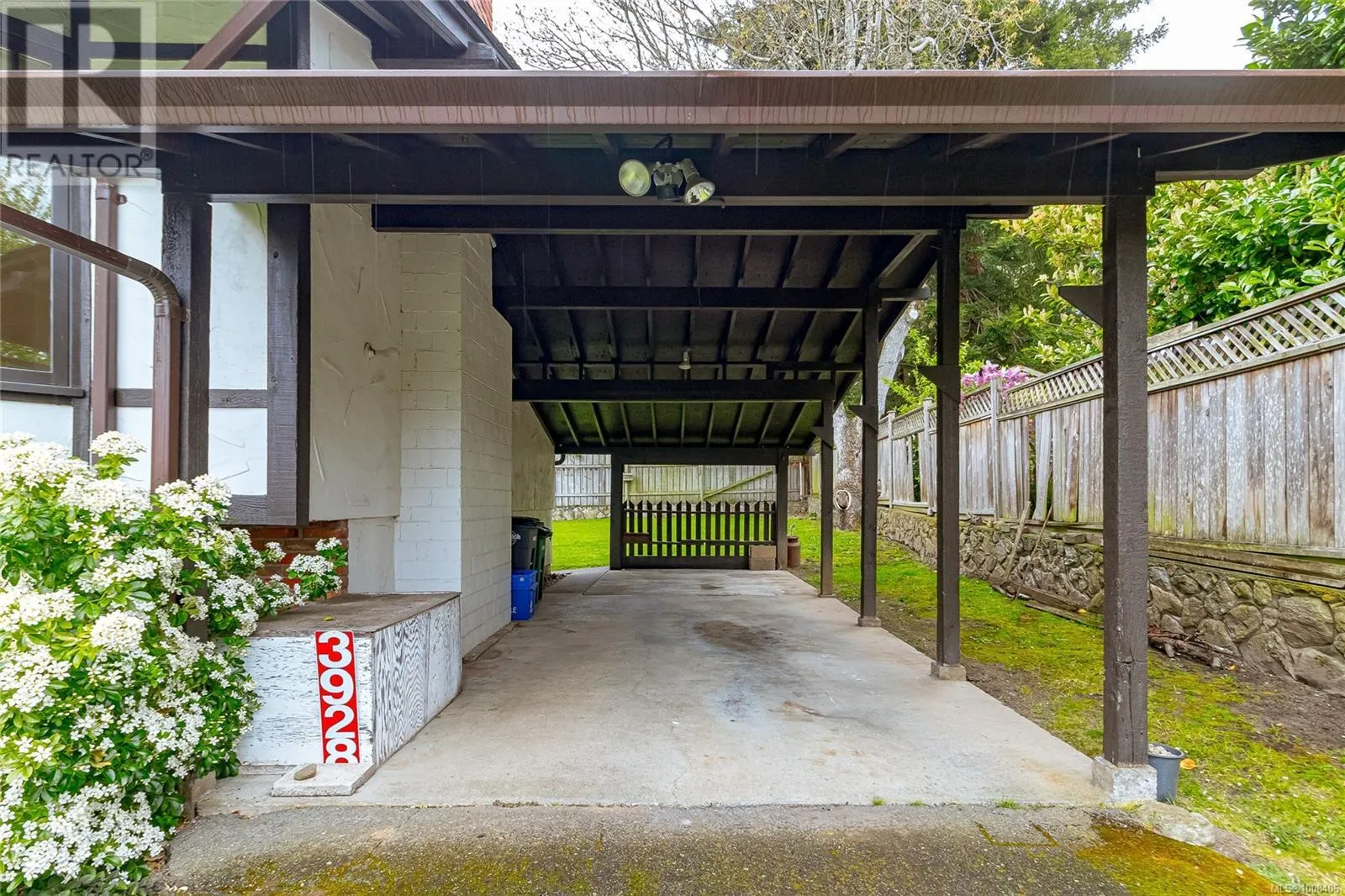 3928 Cadboro Bay Rd