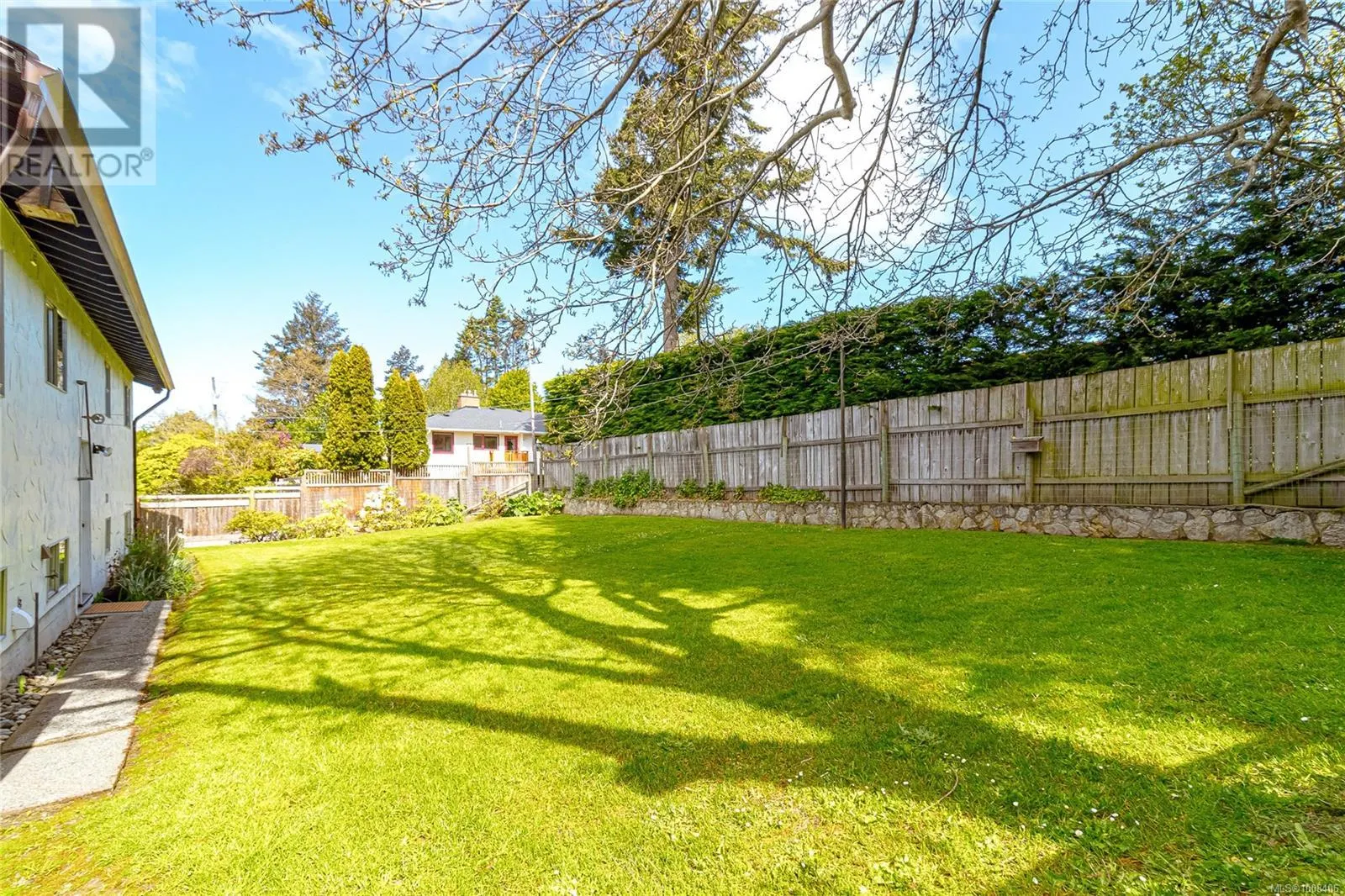 3928 Cadboro Bay Rd
