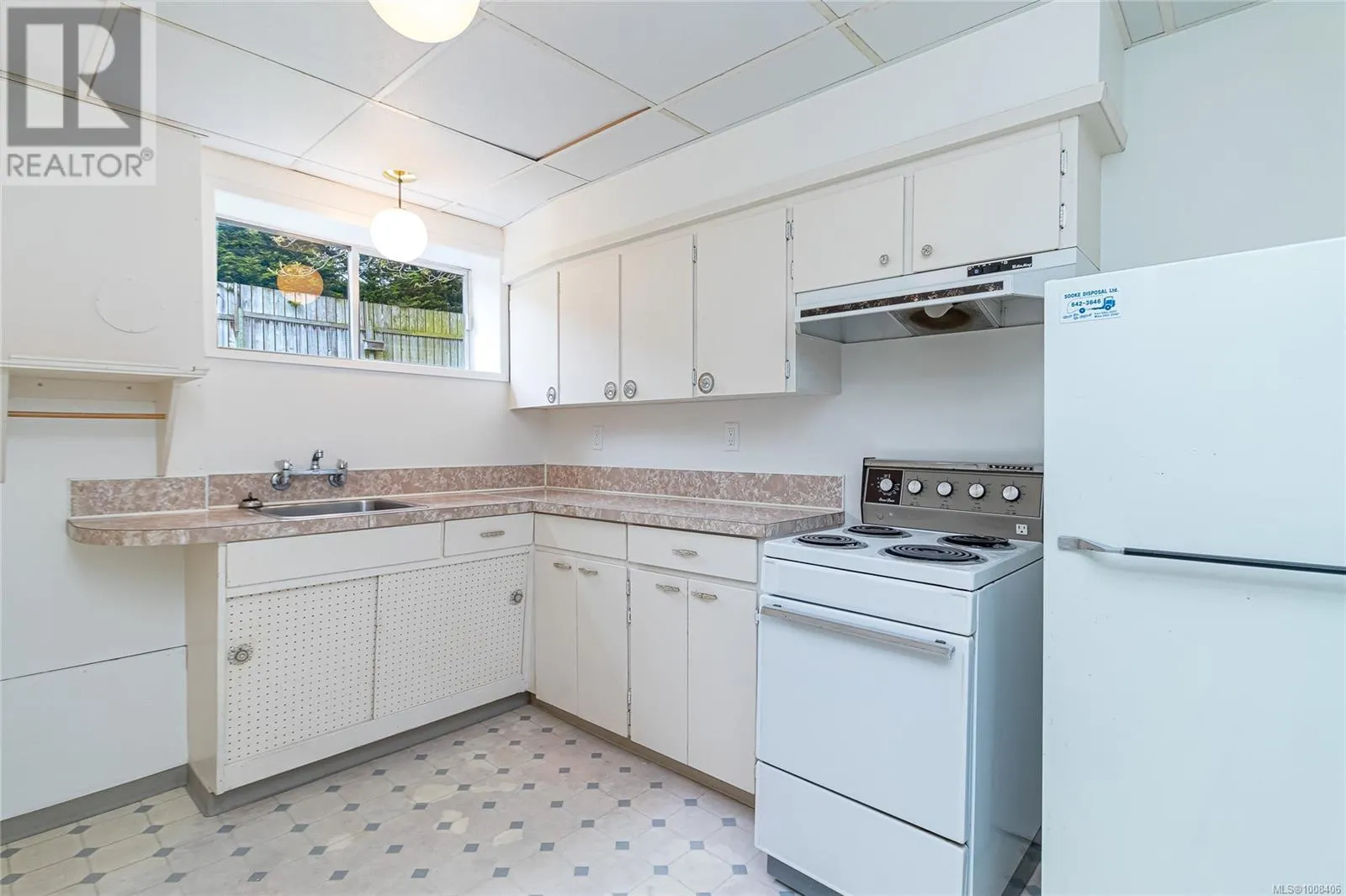 3928 Cadboro Bay Rd
