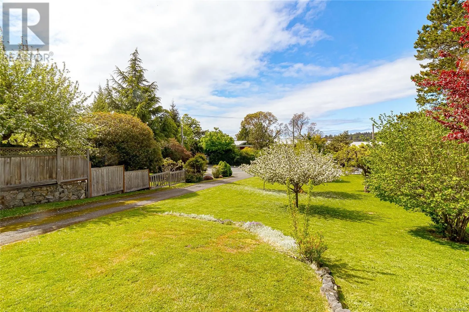 3928 Cadboro Bay Rd