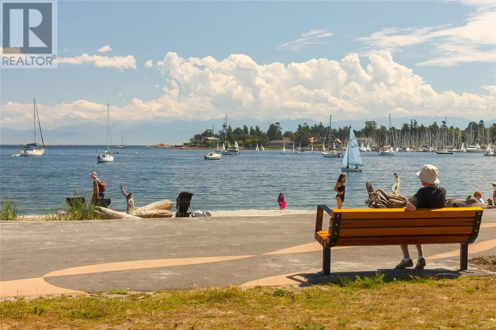3928 Cadboro Bay Rd