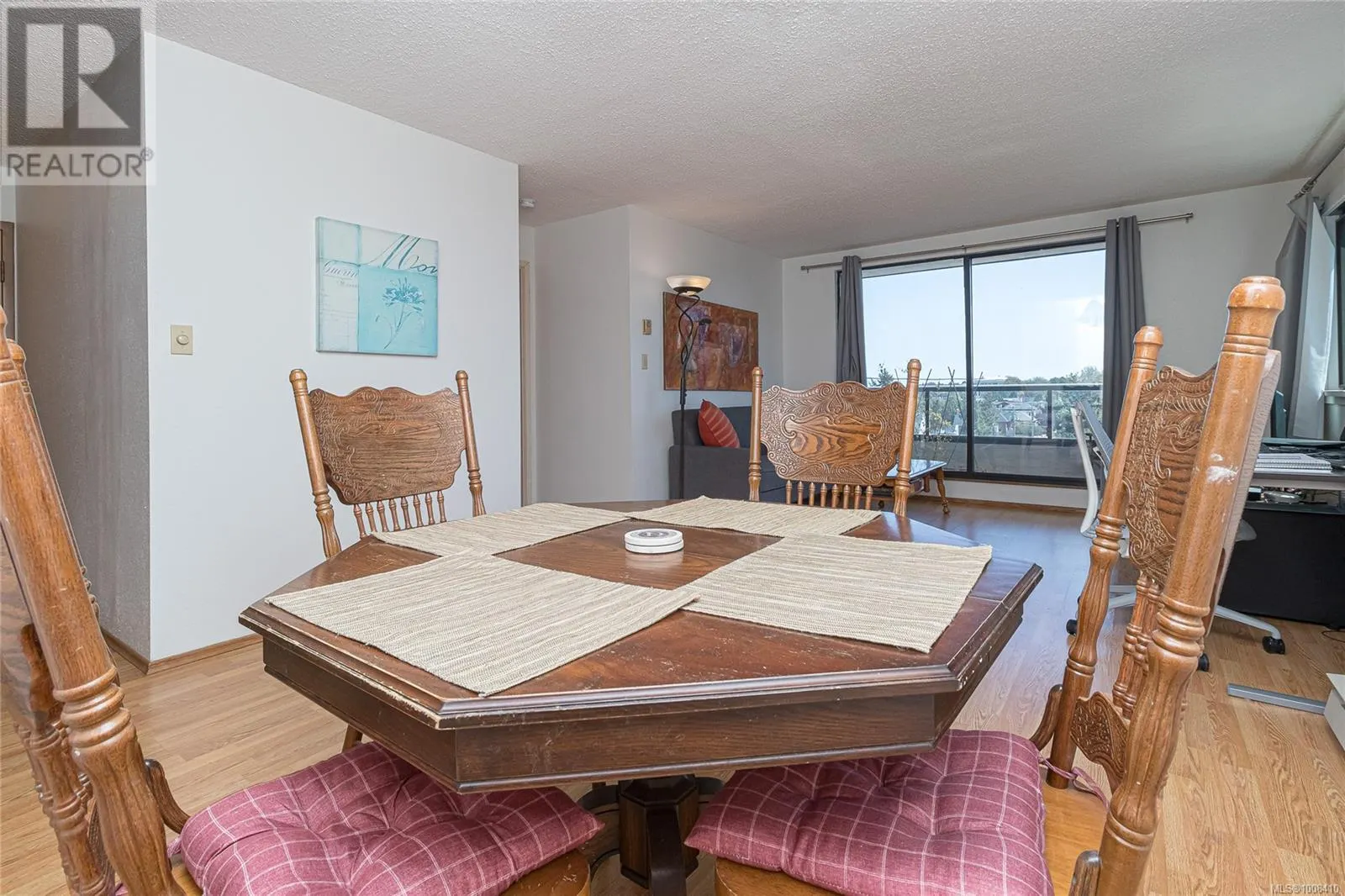 809 1630 Quadra St