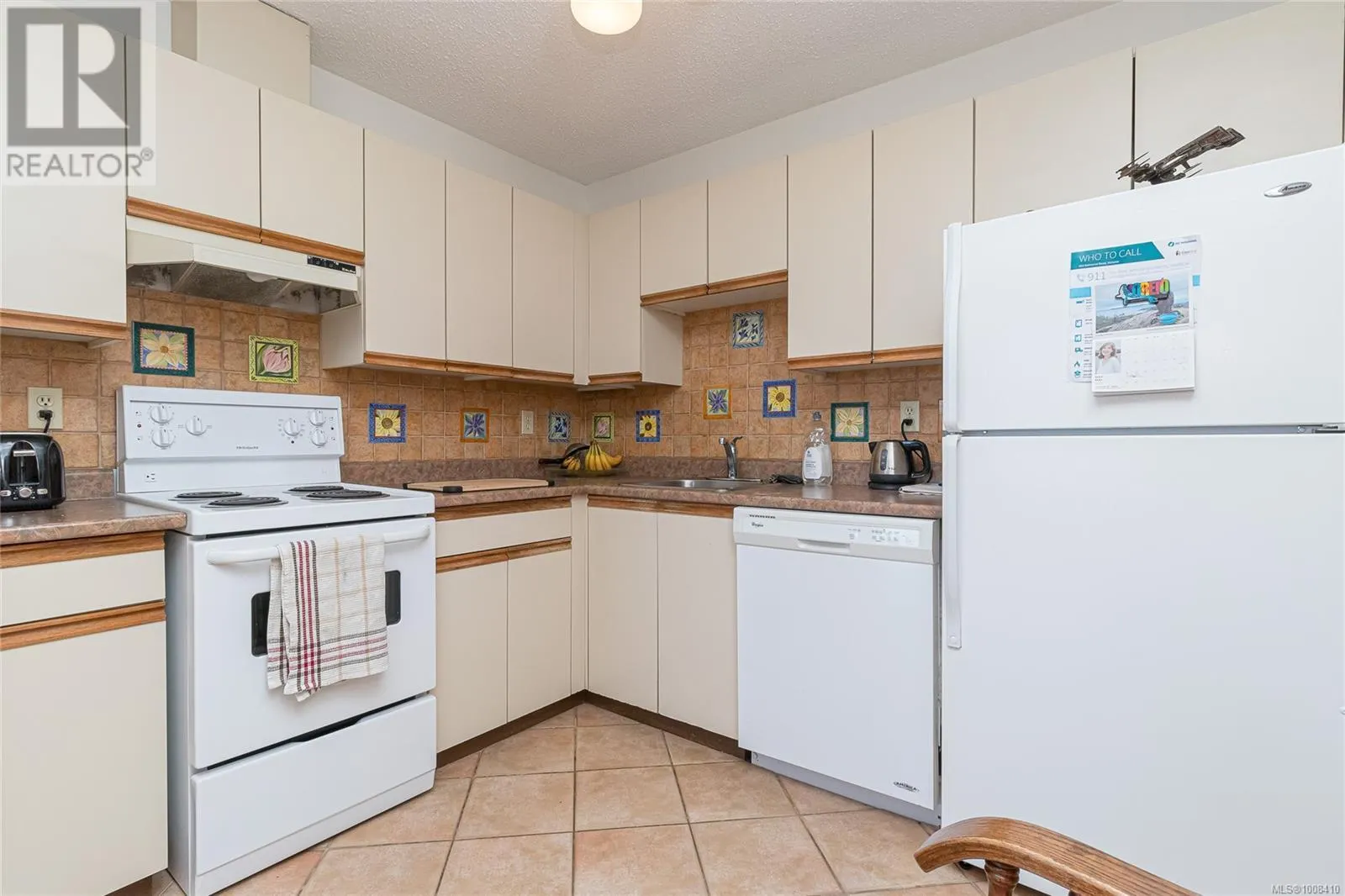 809 1630 Quadra St