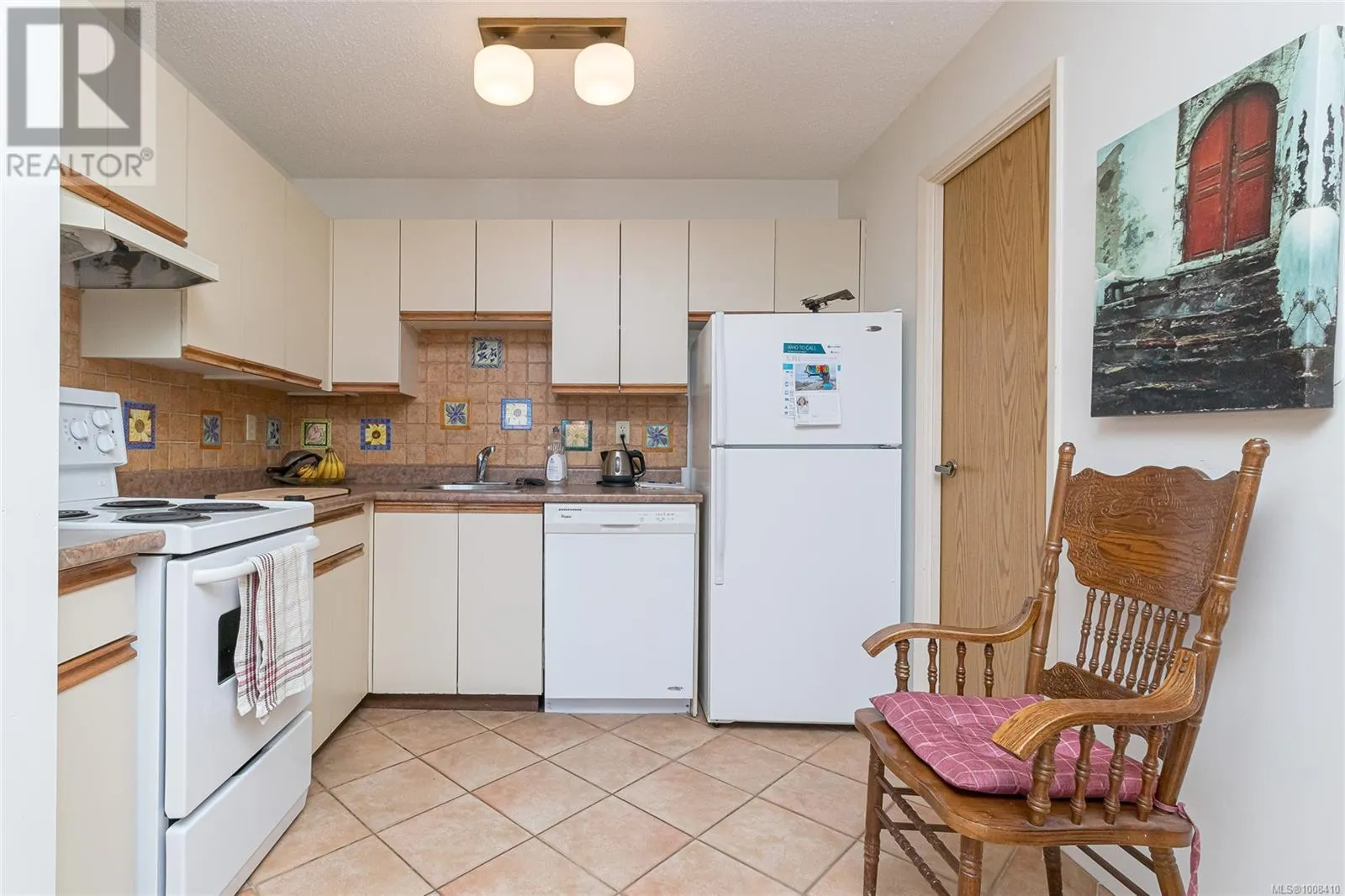 809 1630 Quadra St