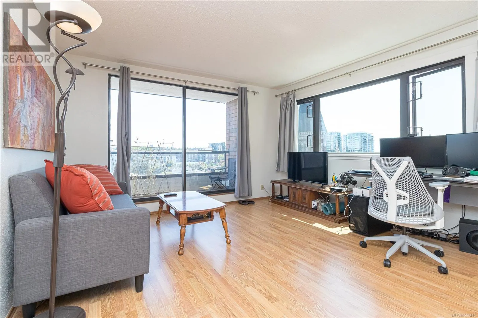 809 1630 Quadra St