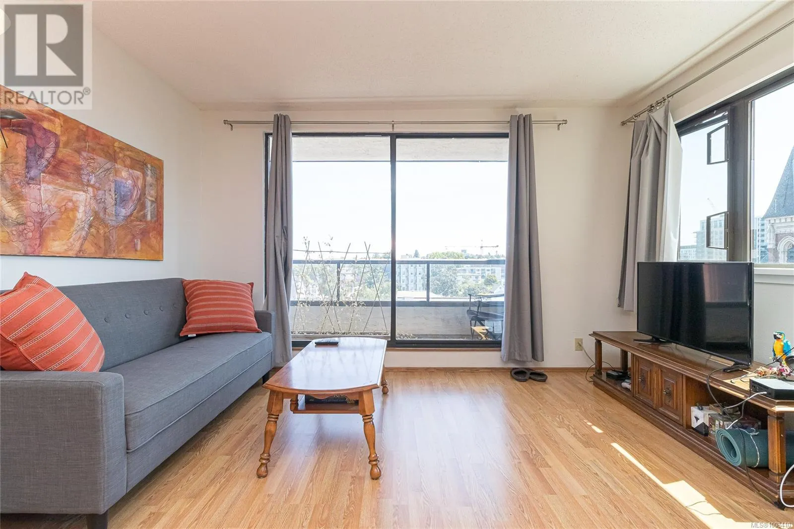 809 1630 Quadra St