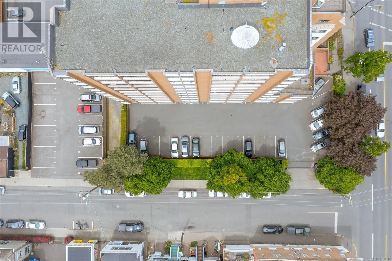 809 1630 Quadra St