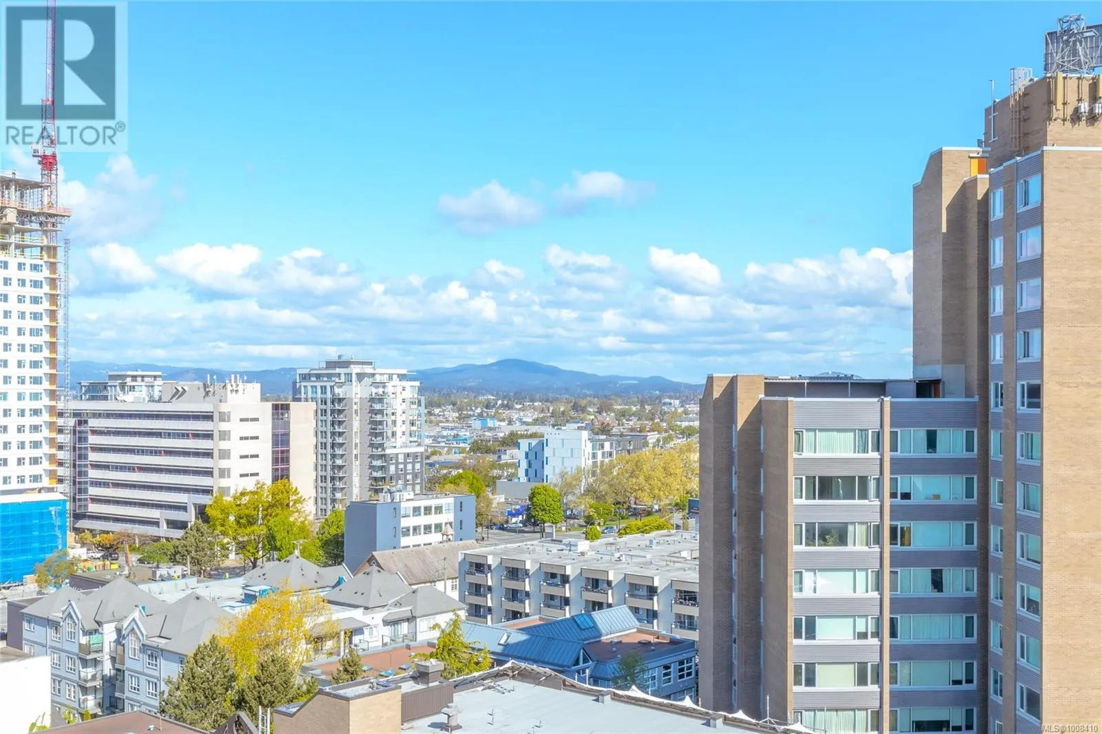 809 1630 Quadra St