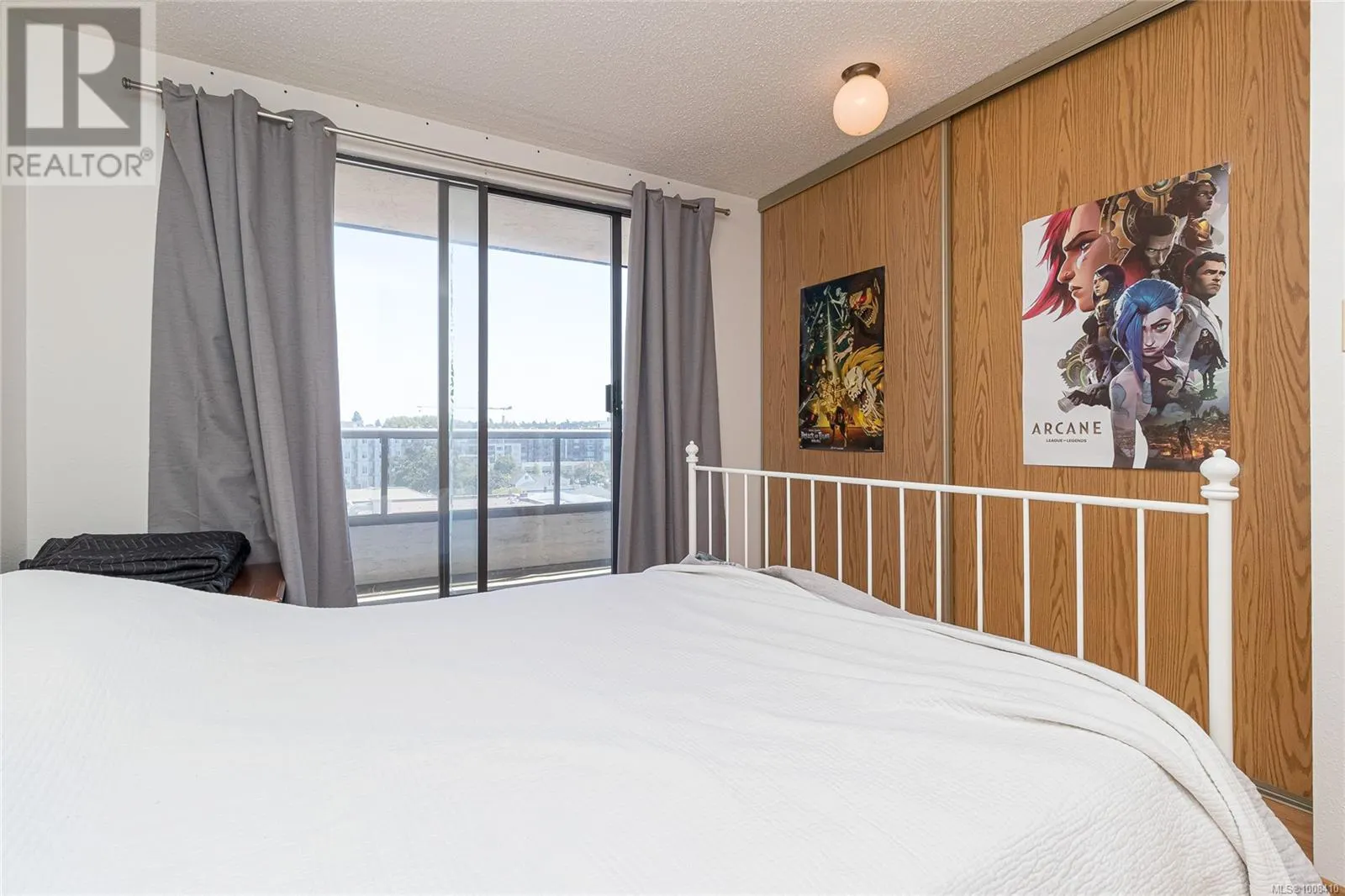 809 1630 Quadra St