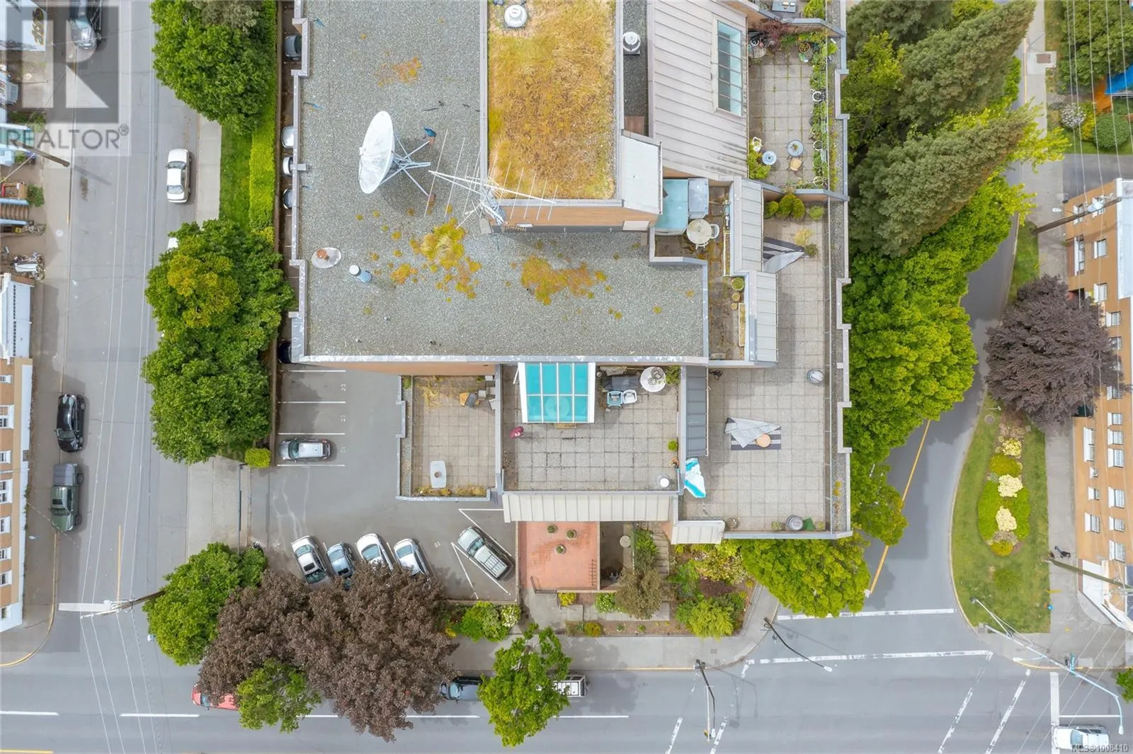 809 1630 Quadra St