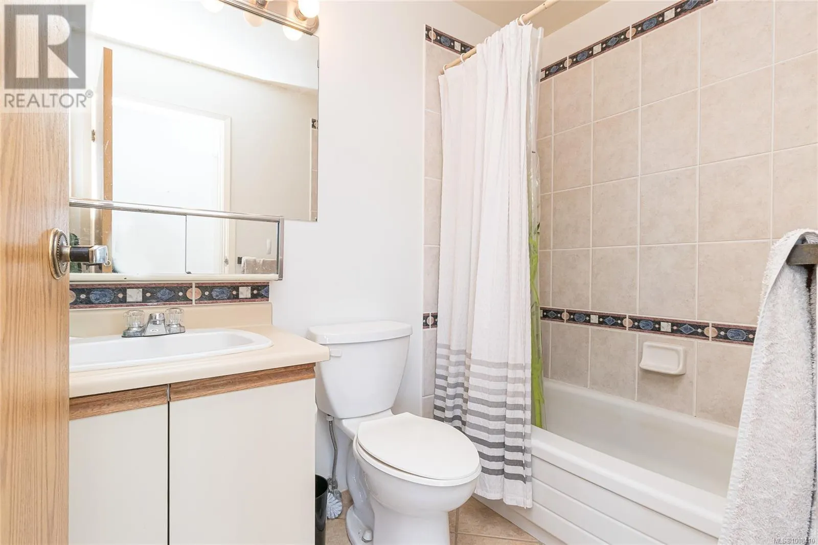 809 1630 Quadra St