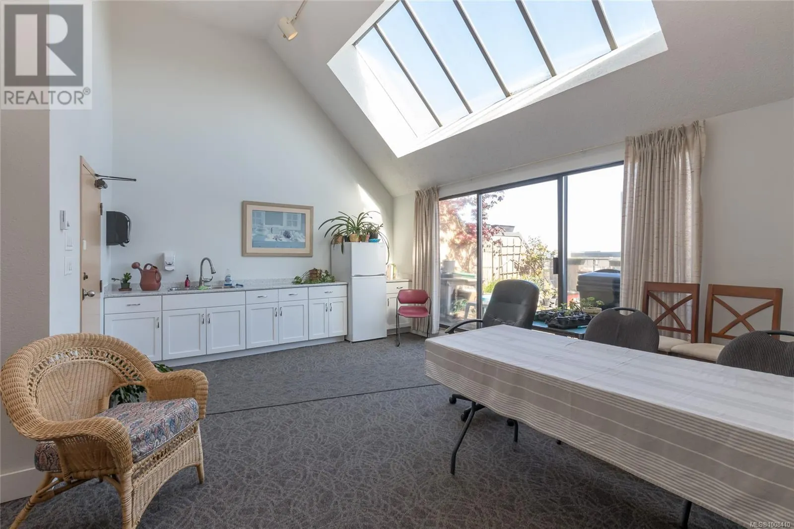 809 1630 Quadra St
