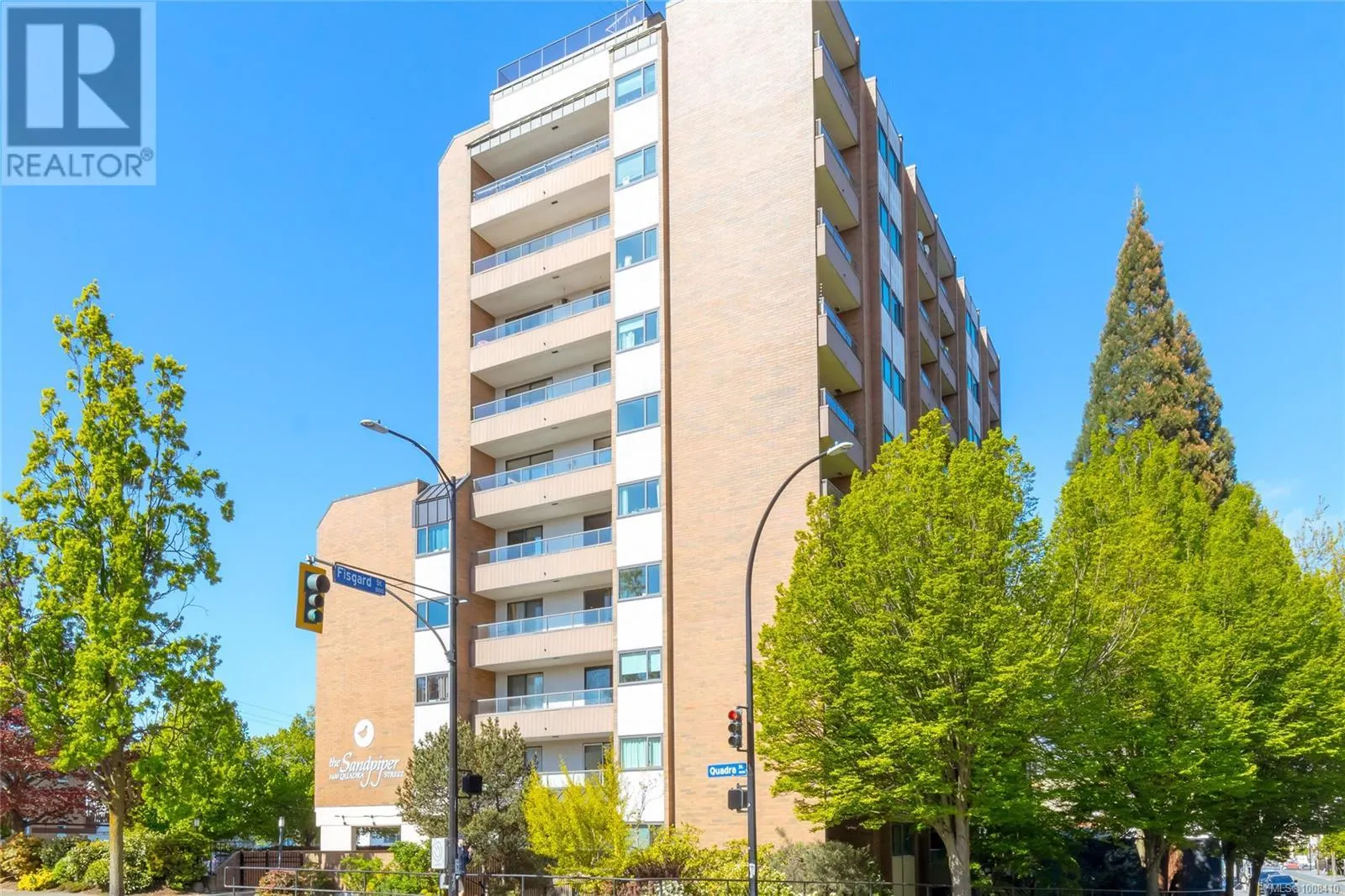 809 1630 Quadra St