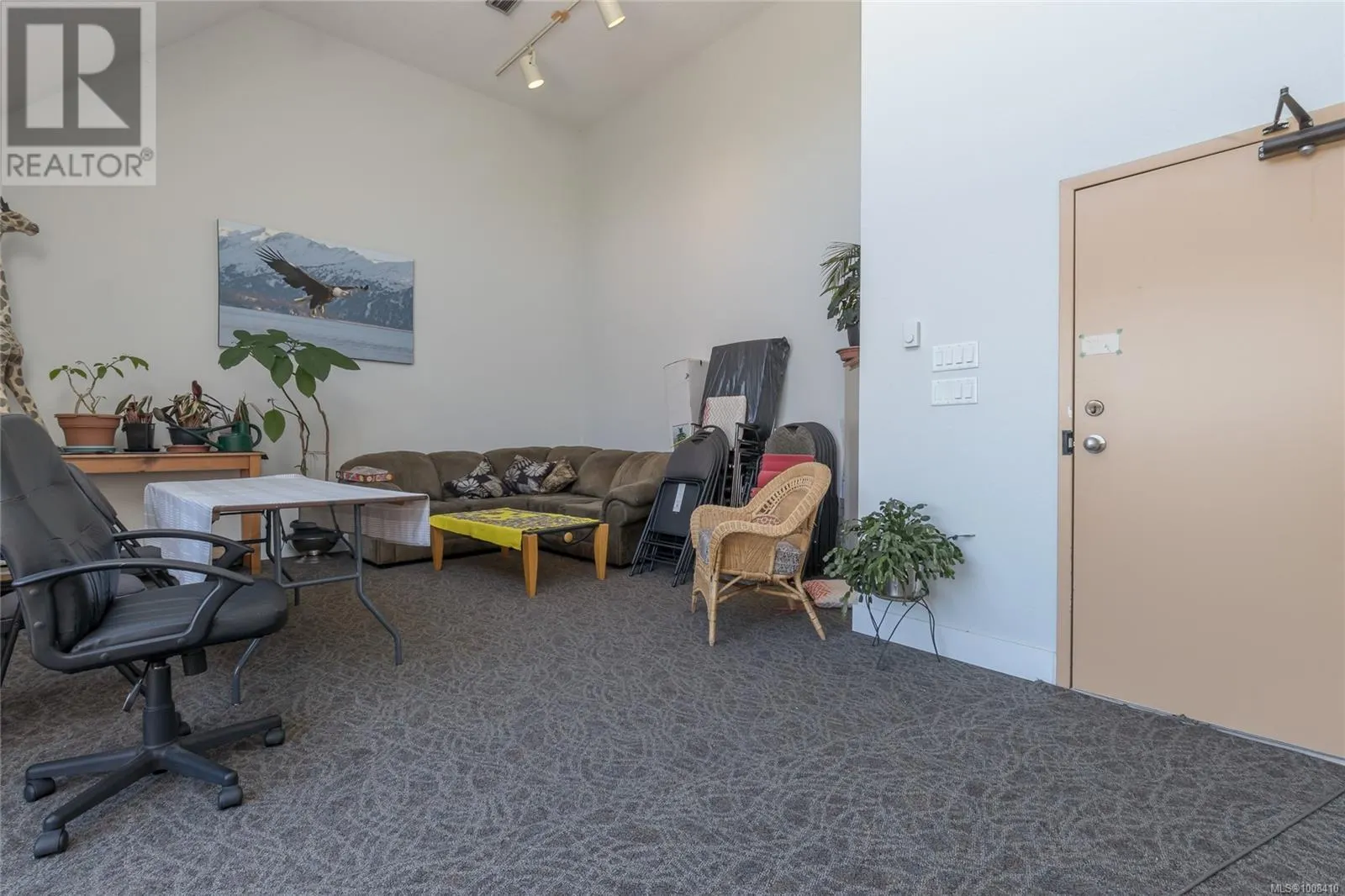 809 1630 Quadra St