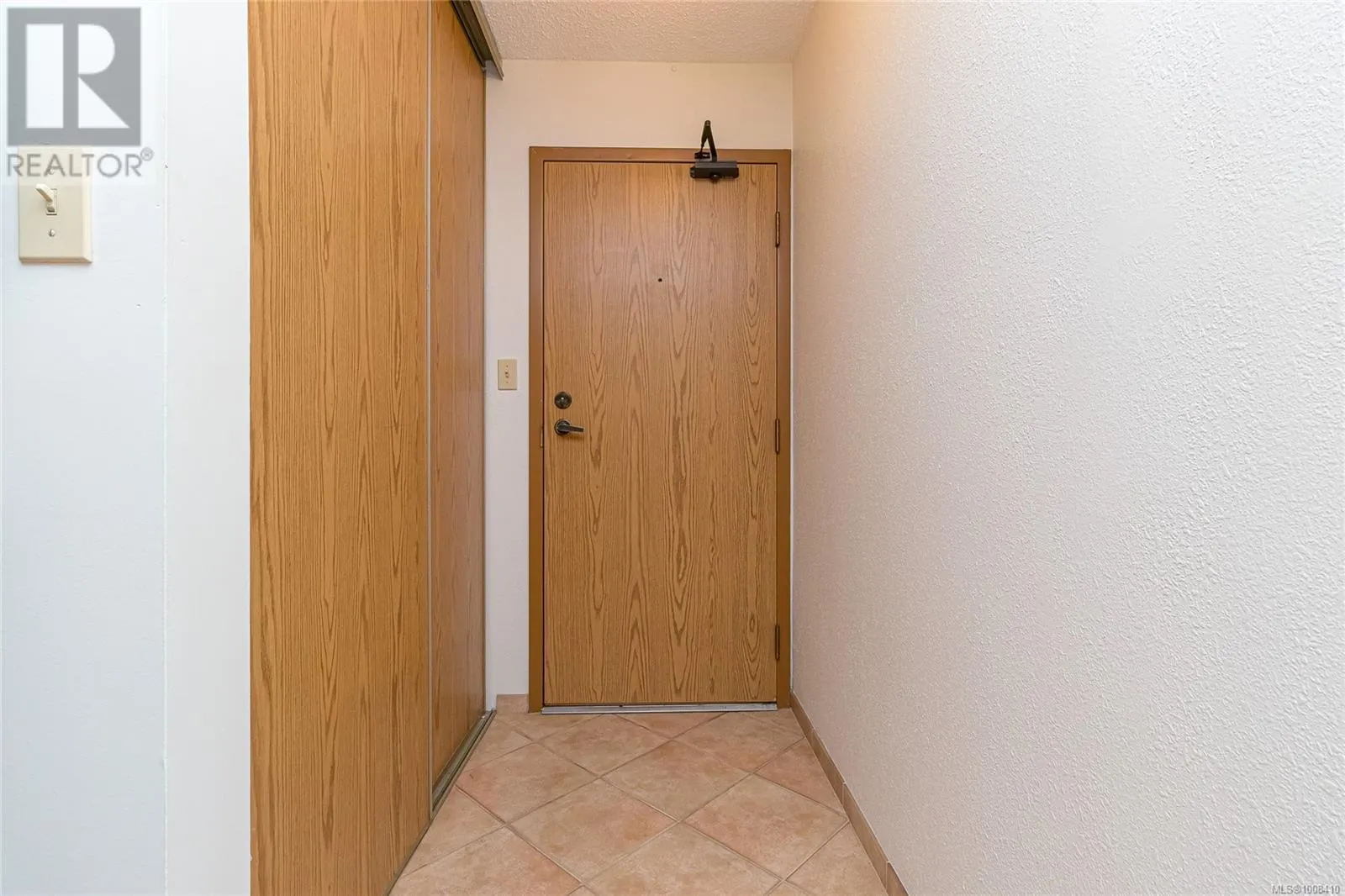 809 1630 Quadra St