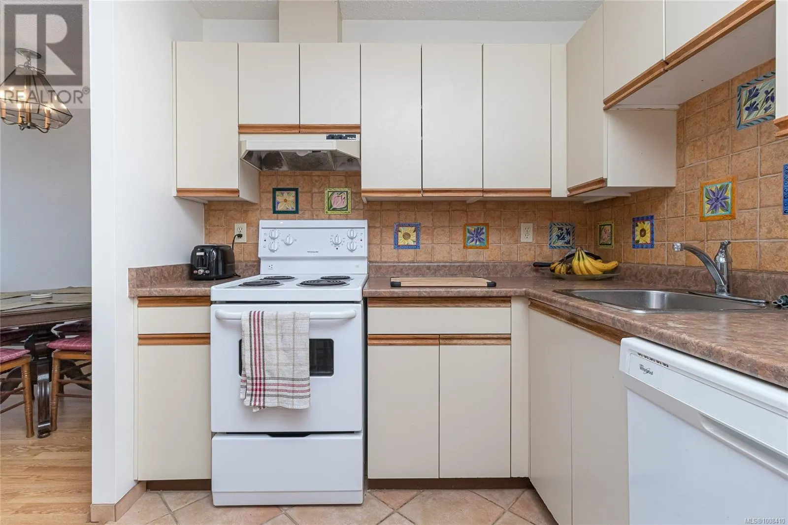 809 1630 Quadra St