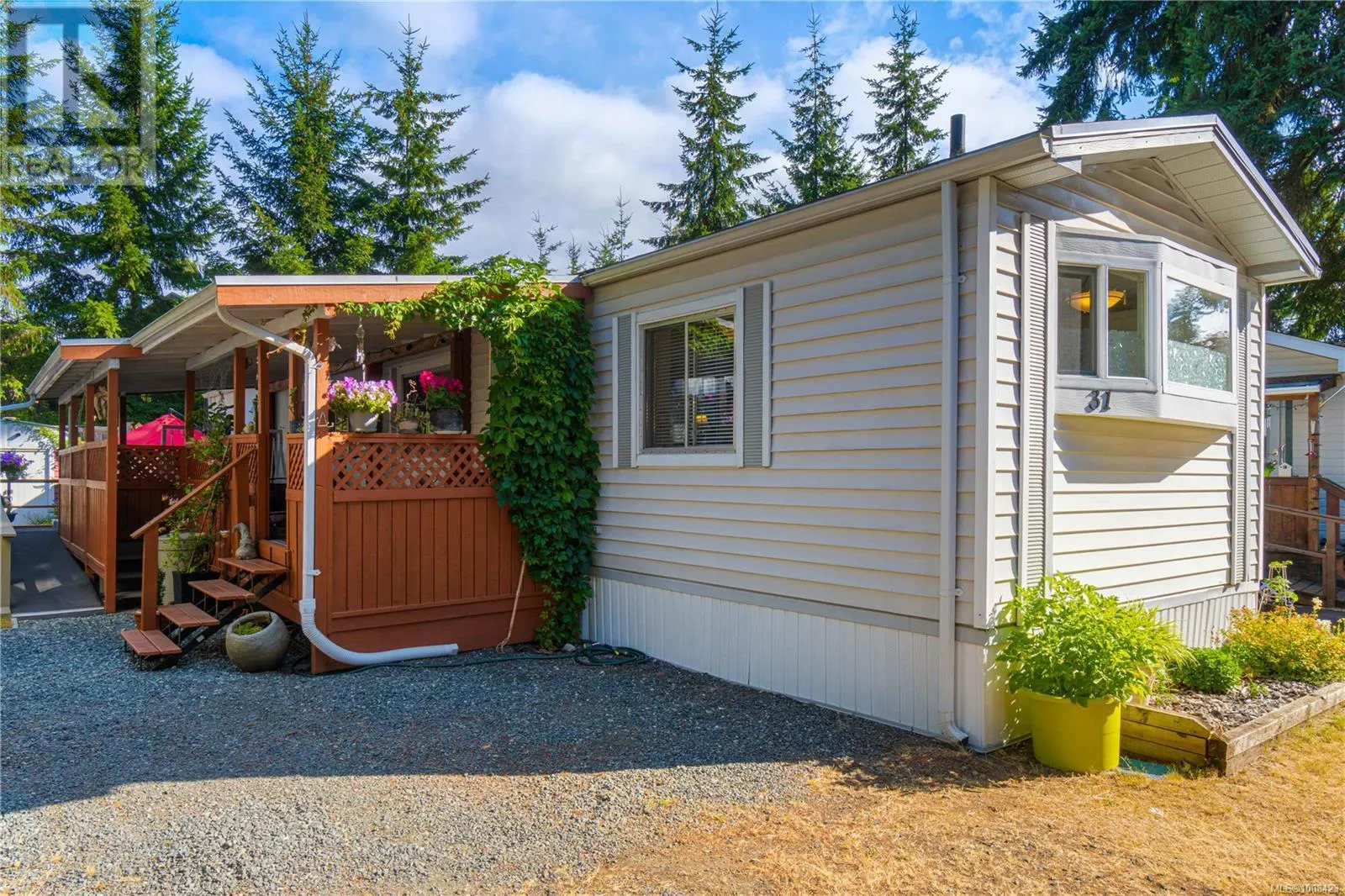 31 1247 Arbutus Rd