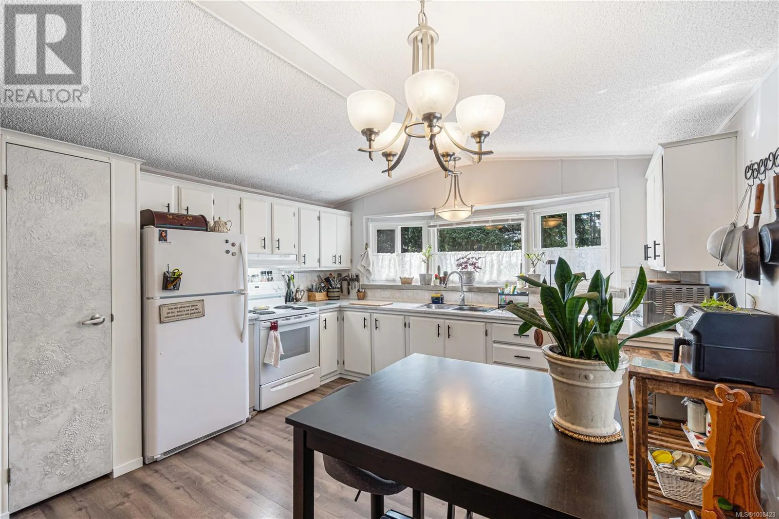 31 1247 Arbutus Rd