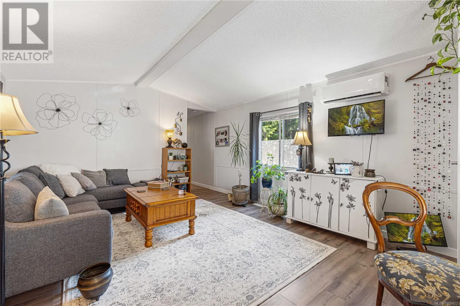31 1247 Arbutus Rd